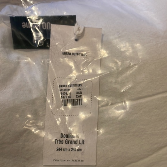 UO Down Alternative King Comforter - Picture 3 of 3